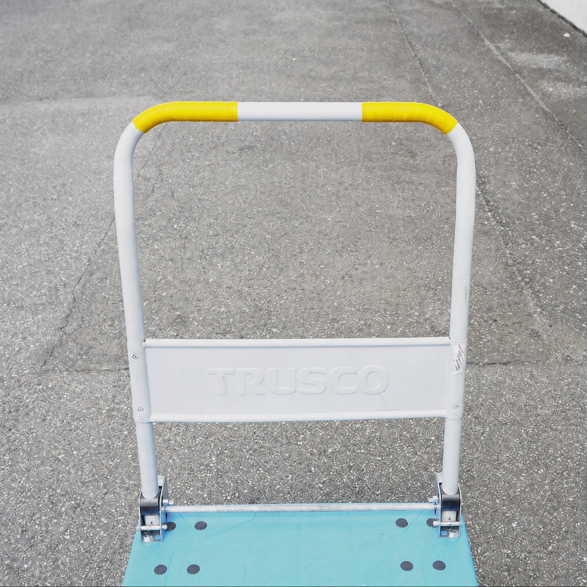 伸びる台車用グリップテープ