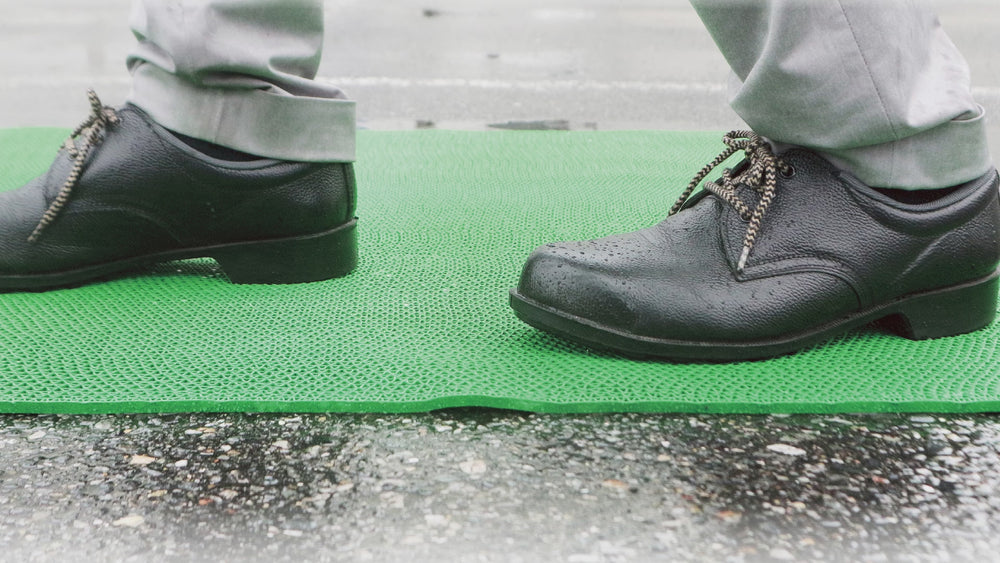 安全歩行マット600mm×900mm（水切り安全歩行マット）