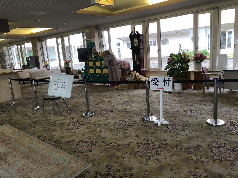 ベルト付きポール