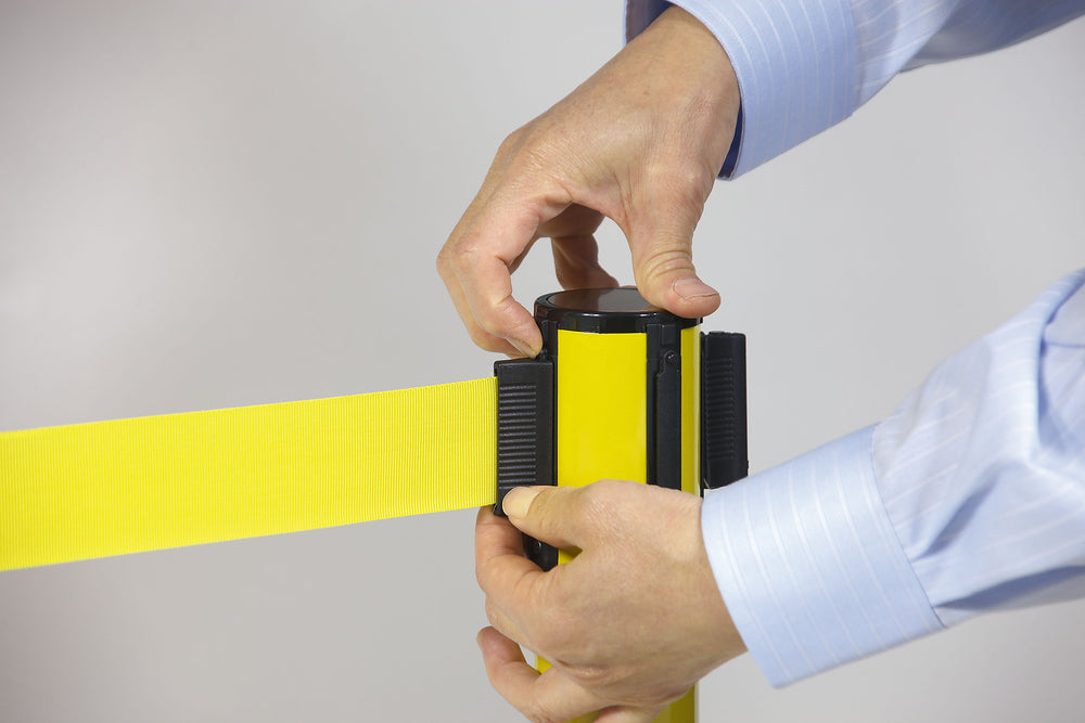 ベルト付きポール